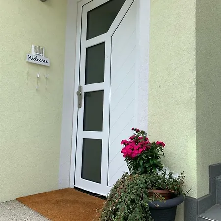 Haus Helga Apartment Lienz Exterior photo
